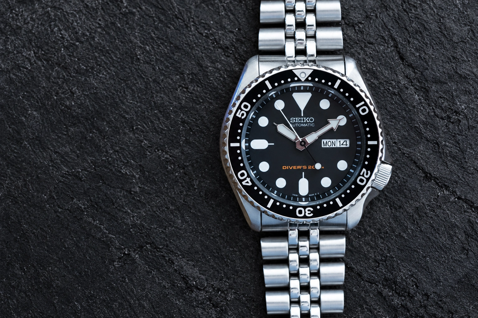 SKX007 editorial illustration